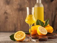 Рецепта Лимончело - домашен ликьор от лимони за коктейли